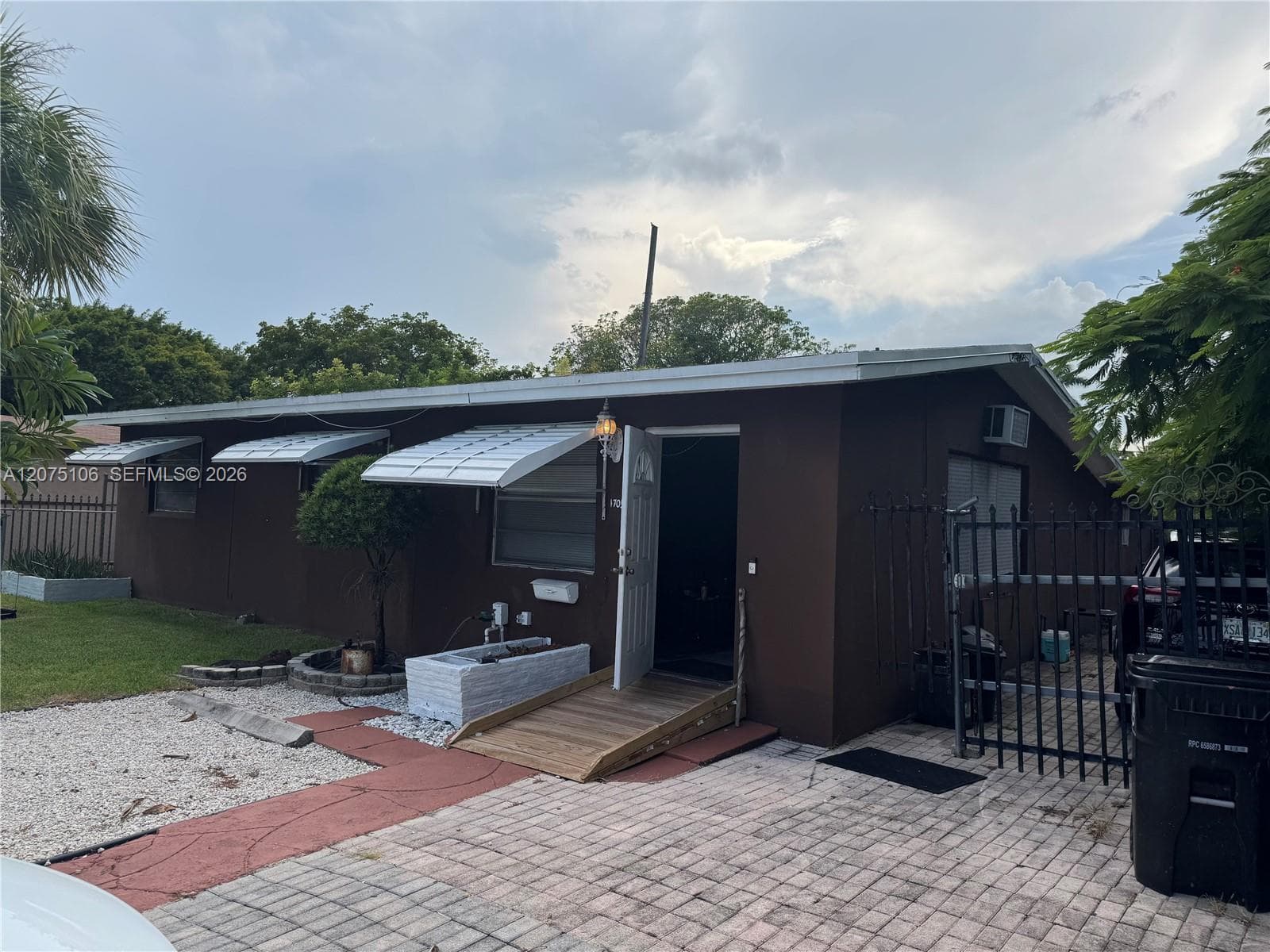 1705 NW 15th Ave, Fort Lauderdale, FL 33311 — zdjęcie 2