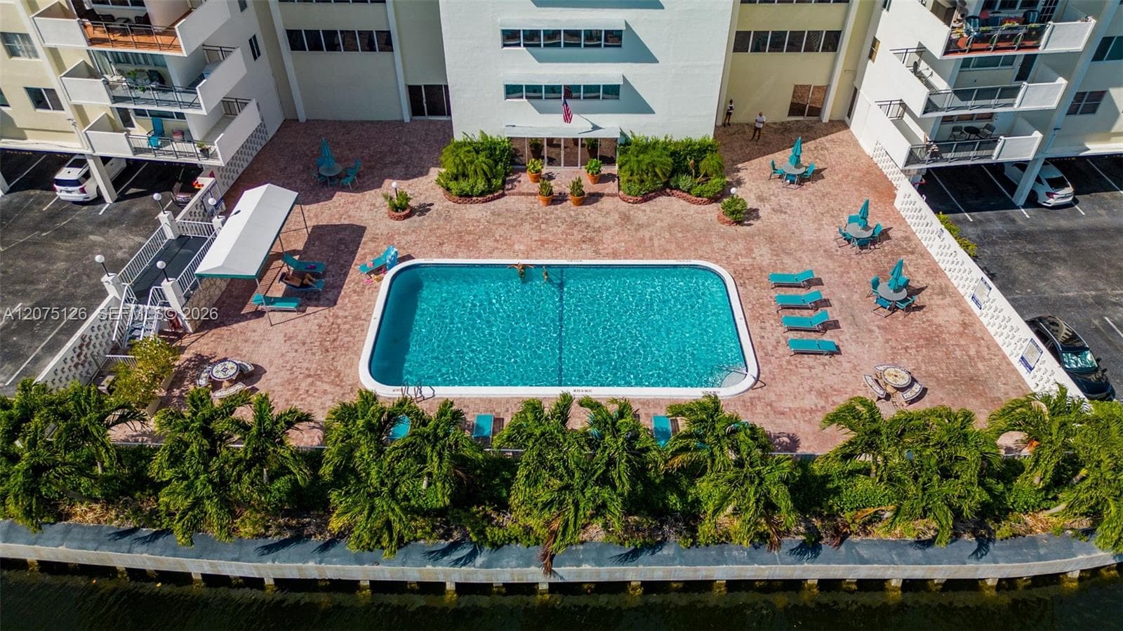 401 Golden Isles Dr # 406, Hallandale Beach, FL 33009 — zdjęcie 3