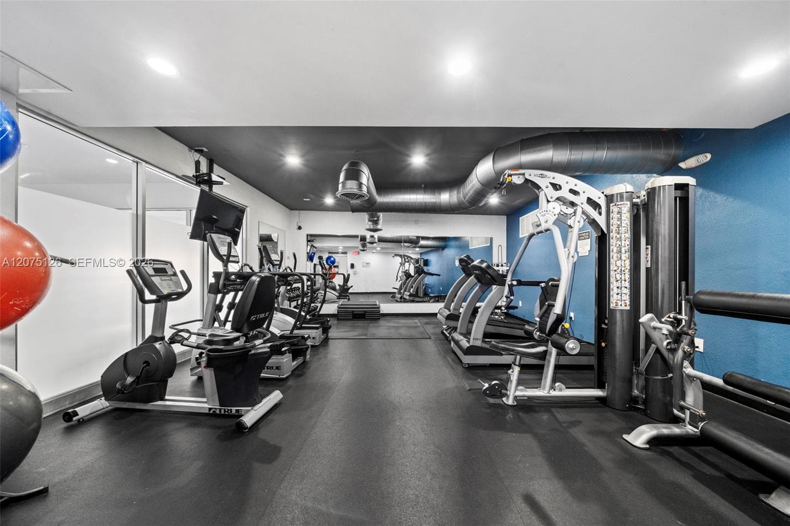 401 Golden Isles Dr # 406, Hallandale Beach, FL 33009 — zdjęcie 4