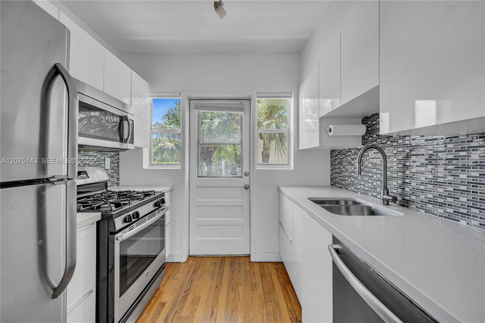 800 W 42nd St # 1B, Miami Beach, FL 33140 — zdjęcie 5