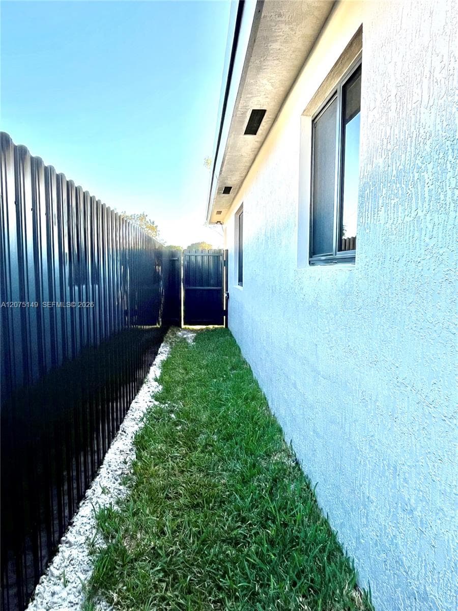 2421 NW 152nd Ter, Miami Gardens, FL 33054 — zdjęcie 5