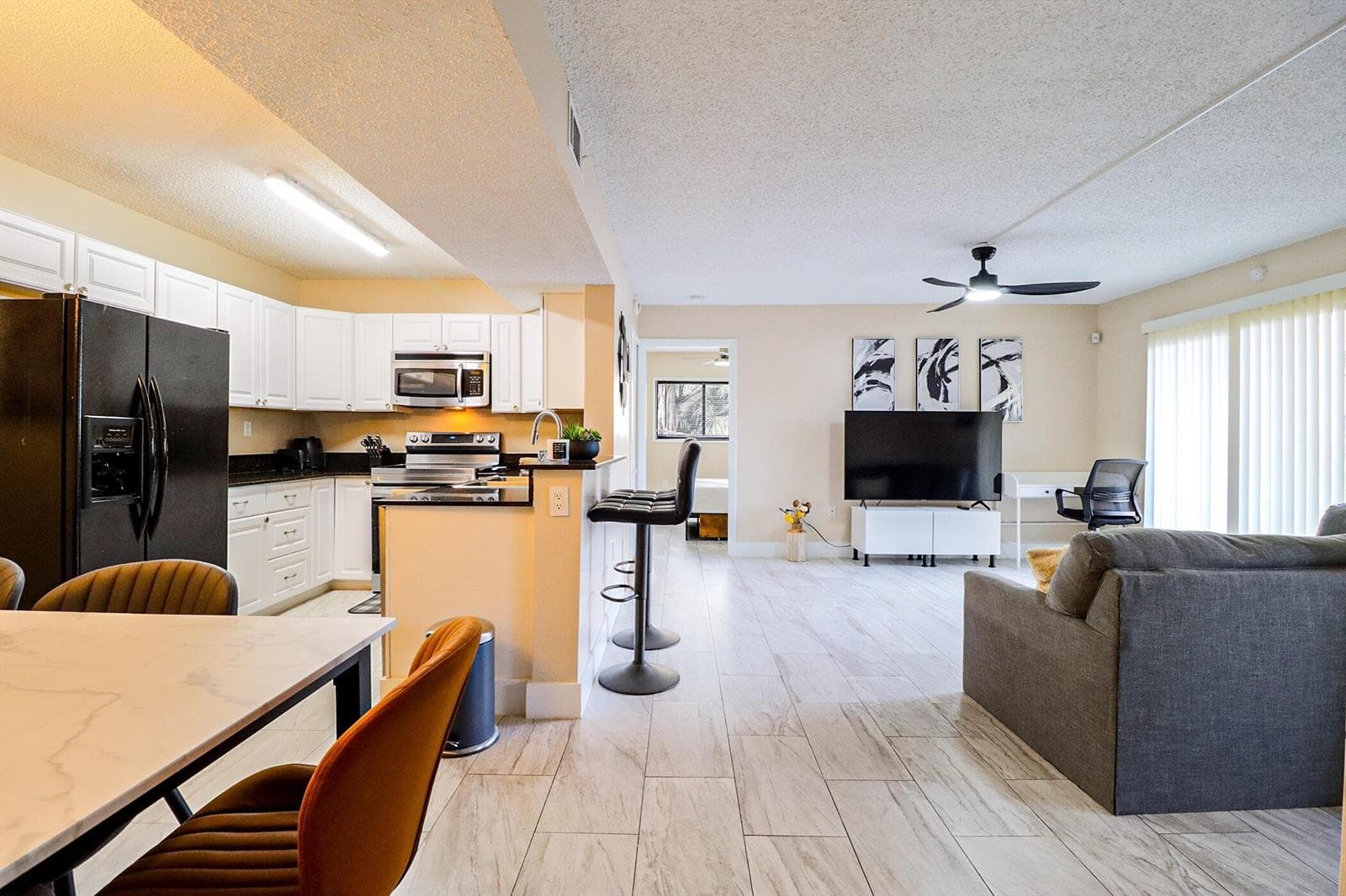 450 PALM Circle W # 106, Pembroke Pines, FL 33025