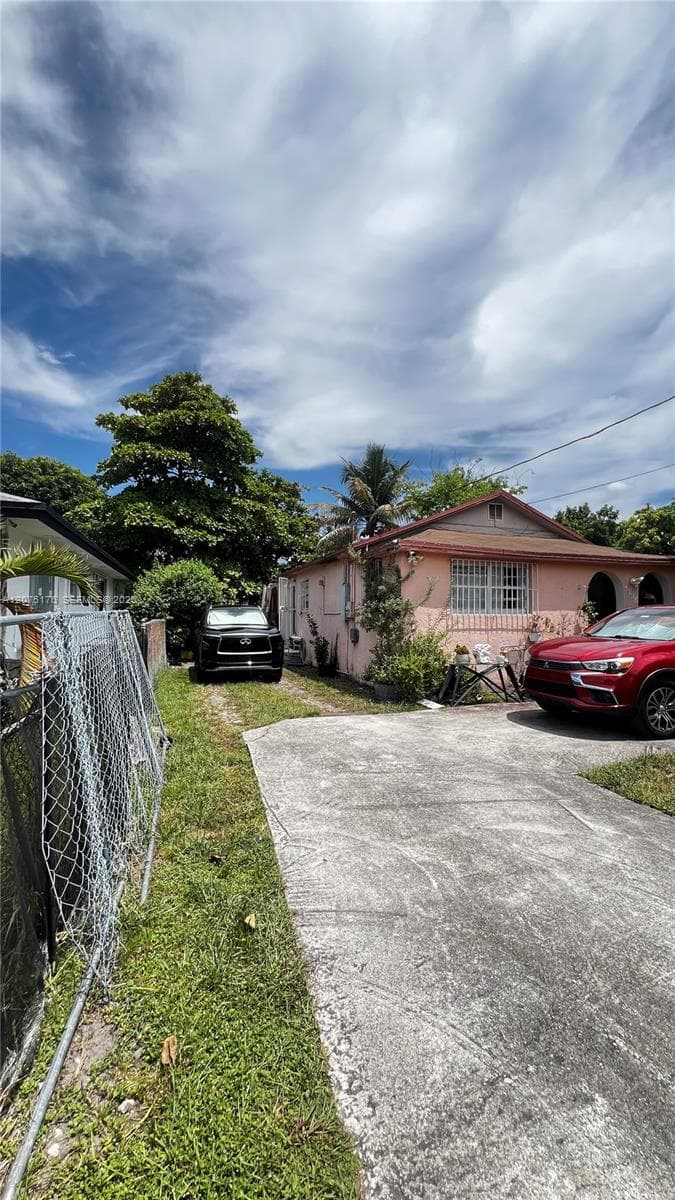 1135 NW 65th St, Miami, FL 33150 — zdjęcie 4