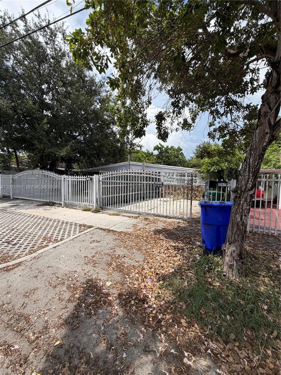 1345 NW 25th St, Miami, FL 33142 — zdjęcie 2