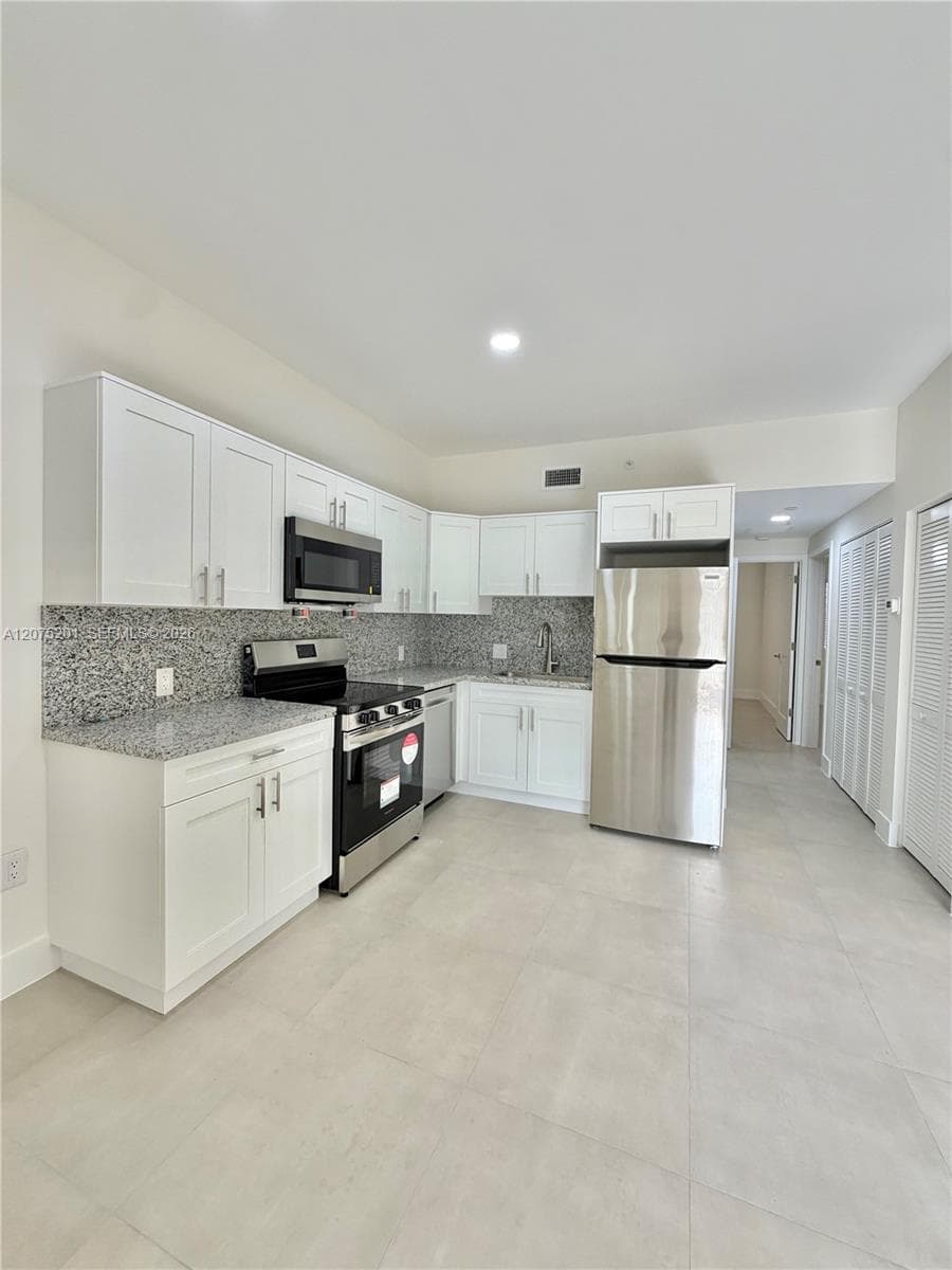 310 E 7th St # 203, Hialeah, FL 33010 — zdjęcie 3
