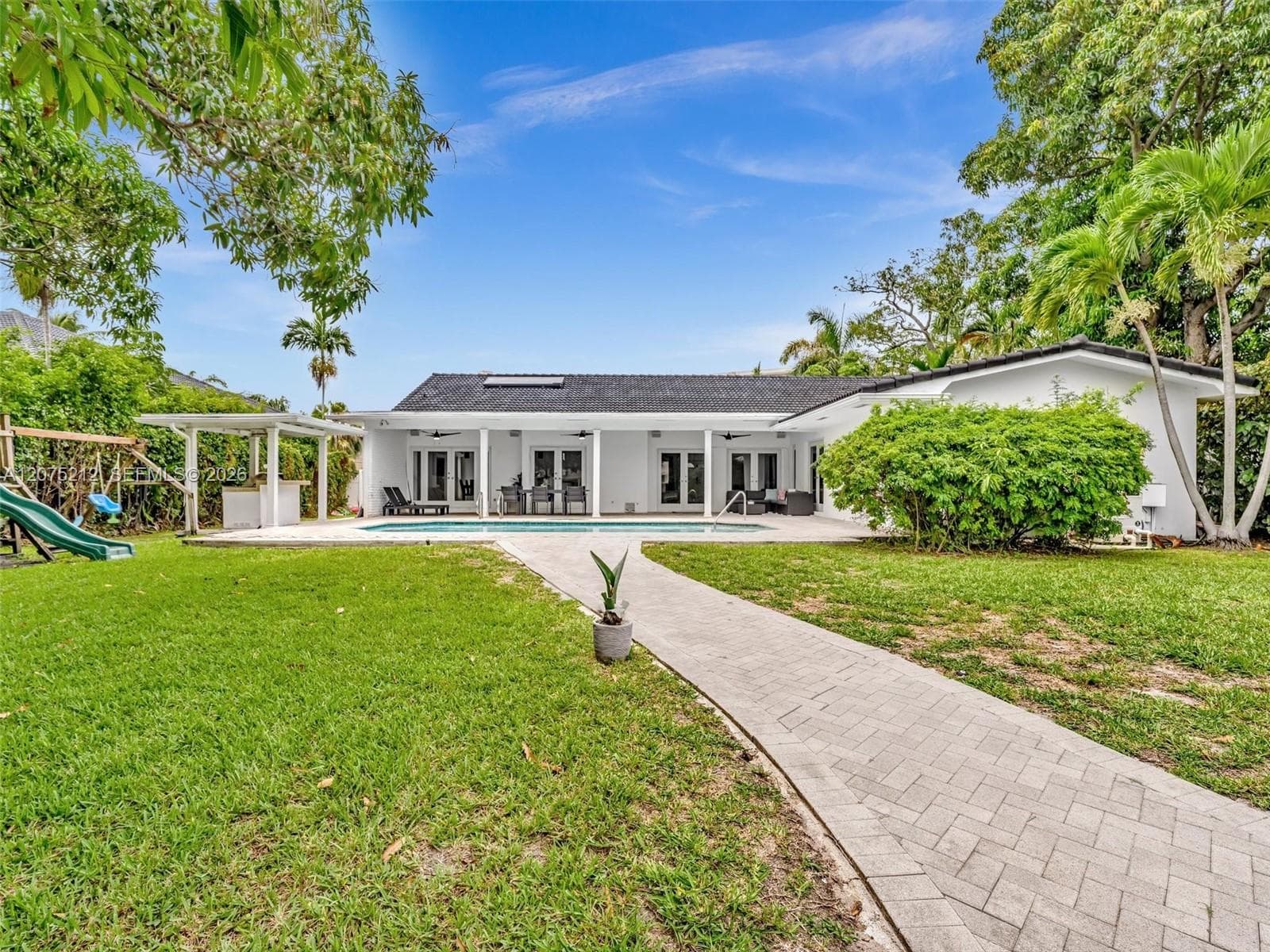 413 Tamarind Dr, Hallandale Beach, FL 33009 — zdjęcie 5
