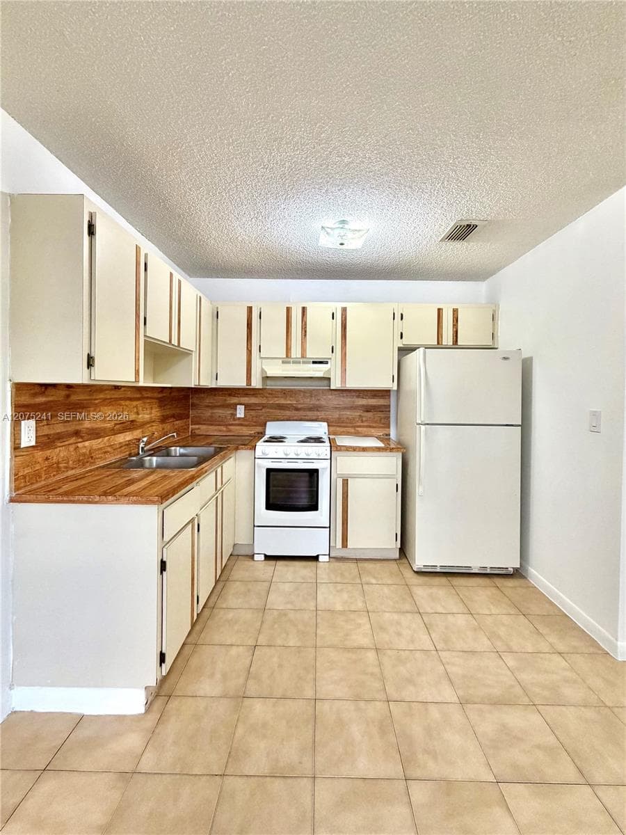 61 W 23rd St # 205, Hialeah, FL 33010 — zdjęcie 4
