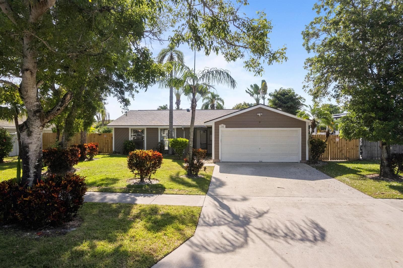 108 Cambridge Lane, Royal Palm Beach, FL 33411