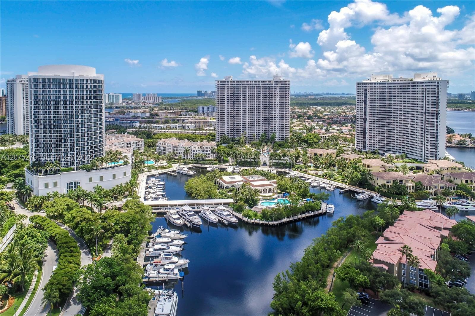 1000 W Island Blvd # 1812, Aventura, FL 33160