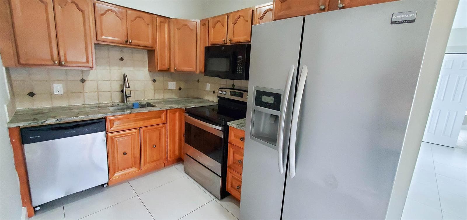 4398 NE 15TH Terrace, Pompano Beach, FL 33064 — zdjęcie 3