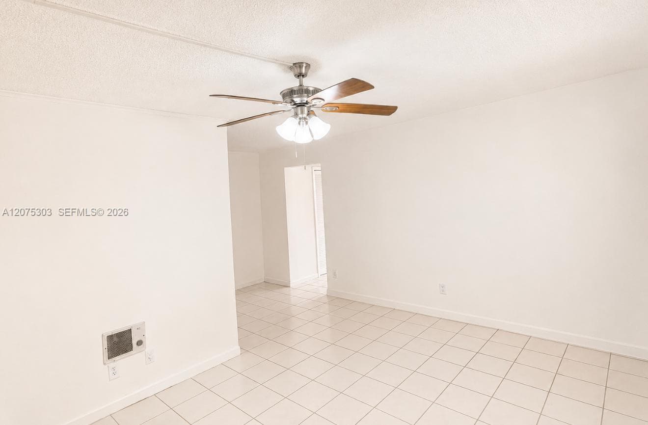 2799 E 4th Ave # 7, Hialeah, FL 33013 — zdjęcie 2