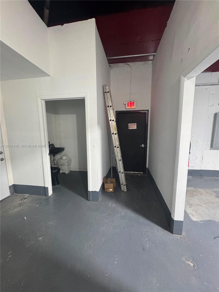 2737 NW 54th St, Miami, FL 33142 — zdjęcie 5