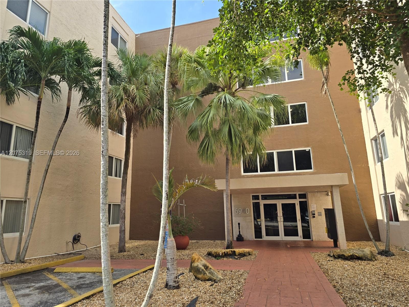 6940 Miami Gardens Dr # 1-319, Hialeah, FL 33015 — zdjęcie 2