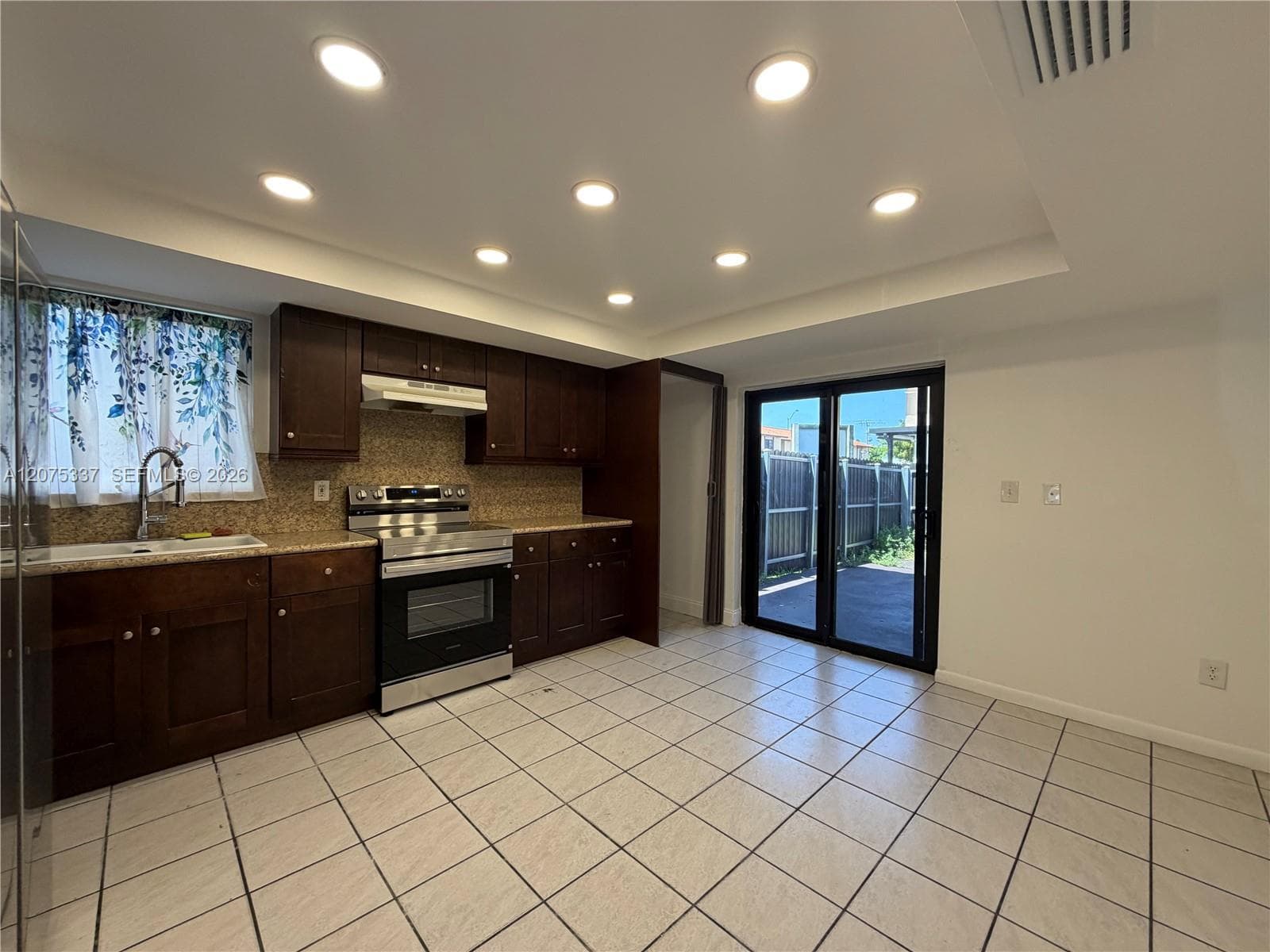 4106 W 11th Ct # 66, Hialeah, FL 33012 — zdjęcie 3