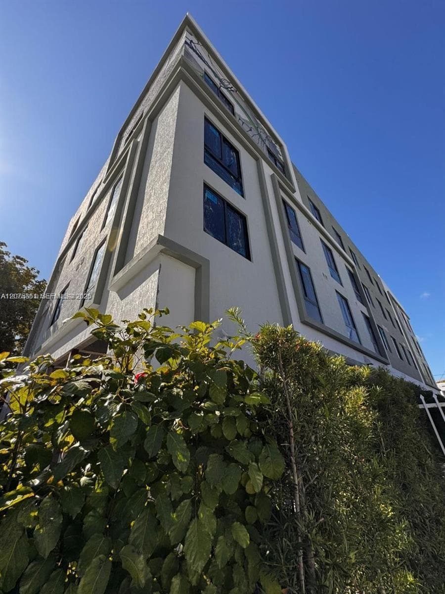 3422 NW 5th Ave # 404, Miami, FL 33127
