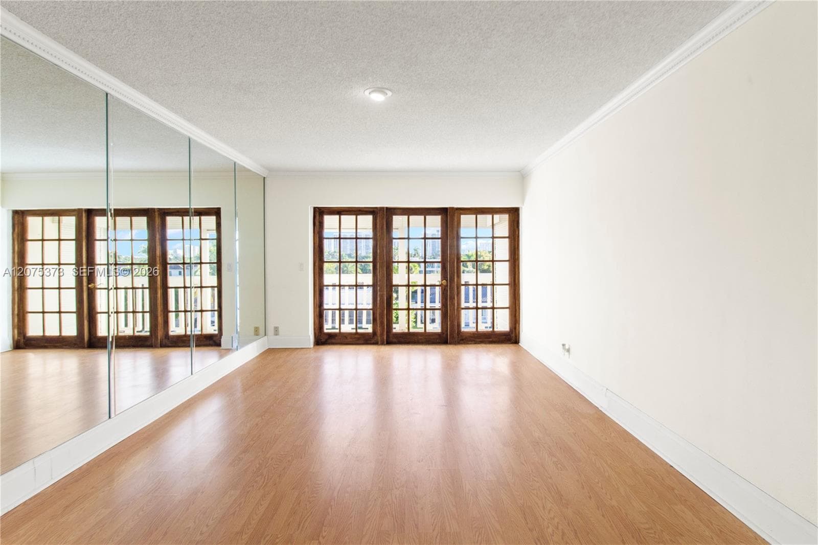 455 Paradise Isle Blvd # 402, Hallandale Beach, FL 33009 — zdjęcie 3