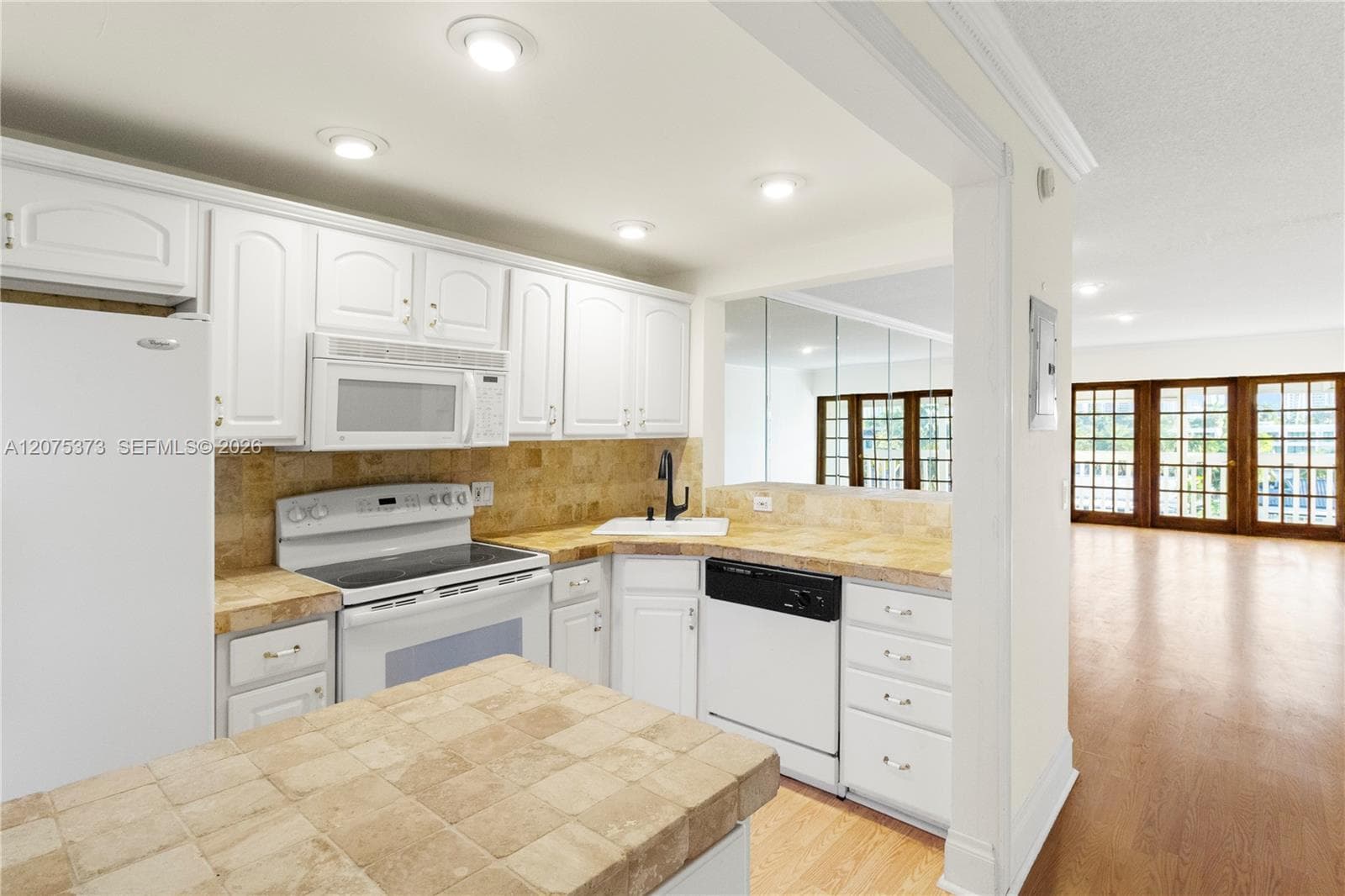 455 Paradise Isle Blvd # 402, Hallandale Beach, FL 33009 — zdjęcie 5