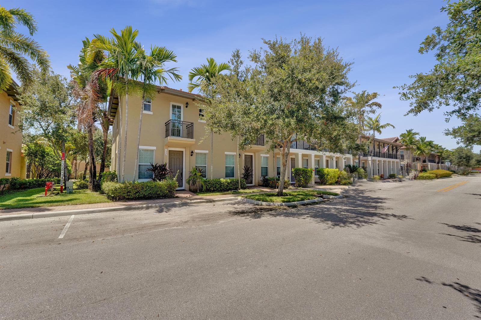 1326 SW 147TH Terrace, Pembroke Pines, FL 33027 — zdjęcie 2