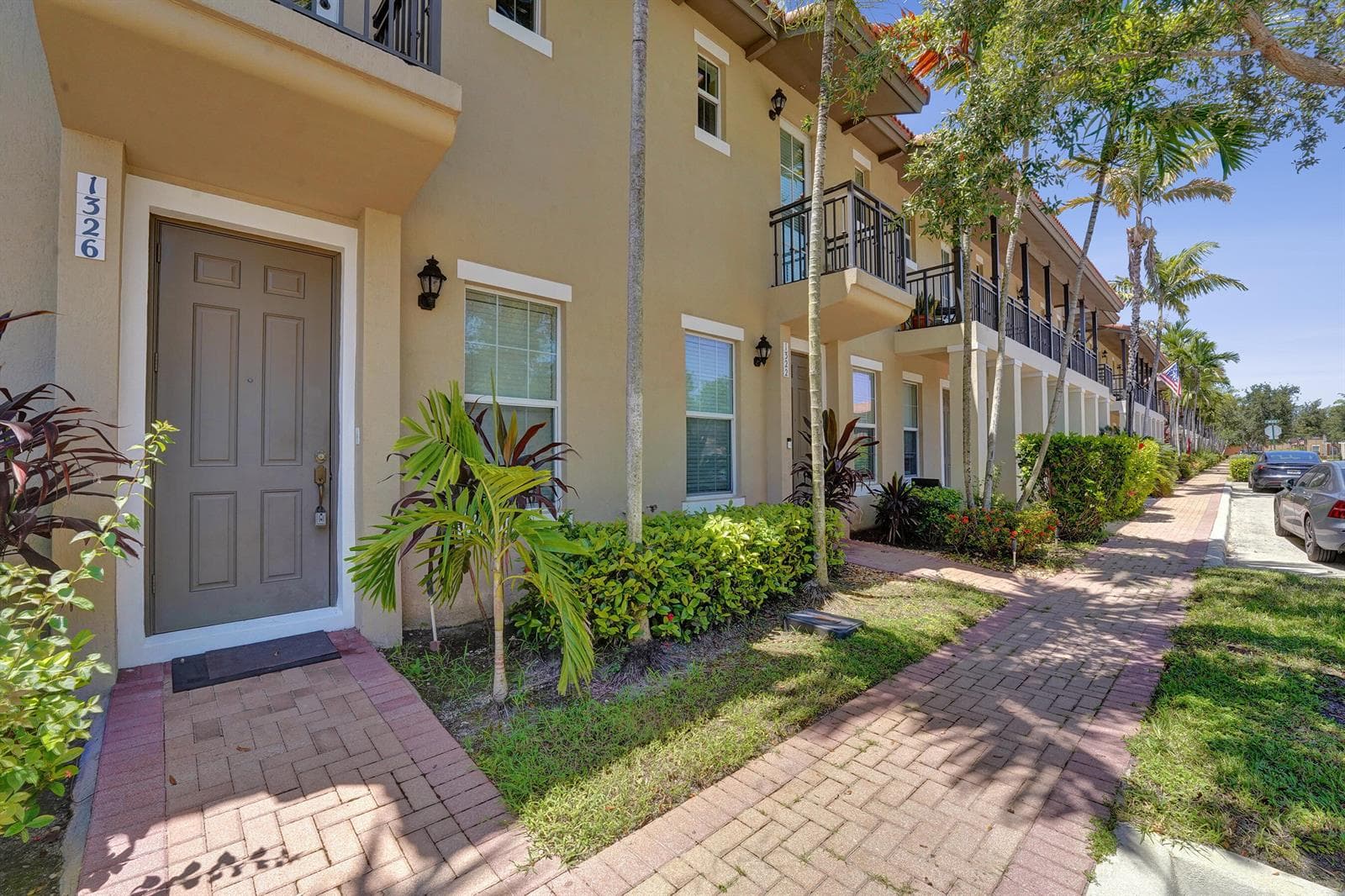 1326 SW 147TH Terrace, Pembroke Pines, FL 33027 — zdjęcie 3