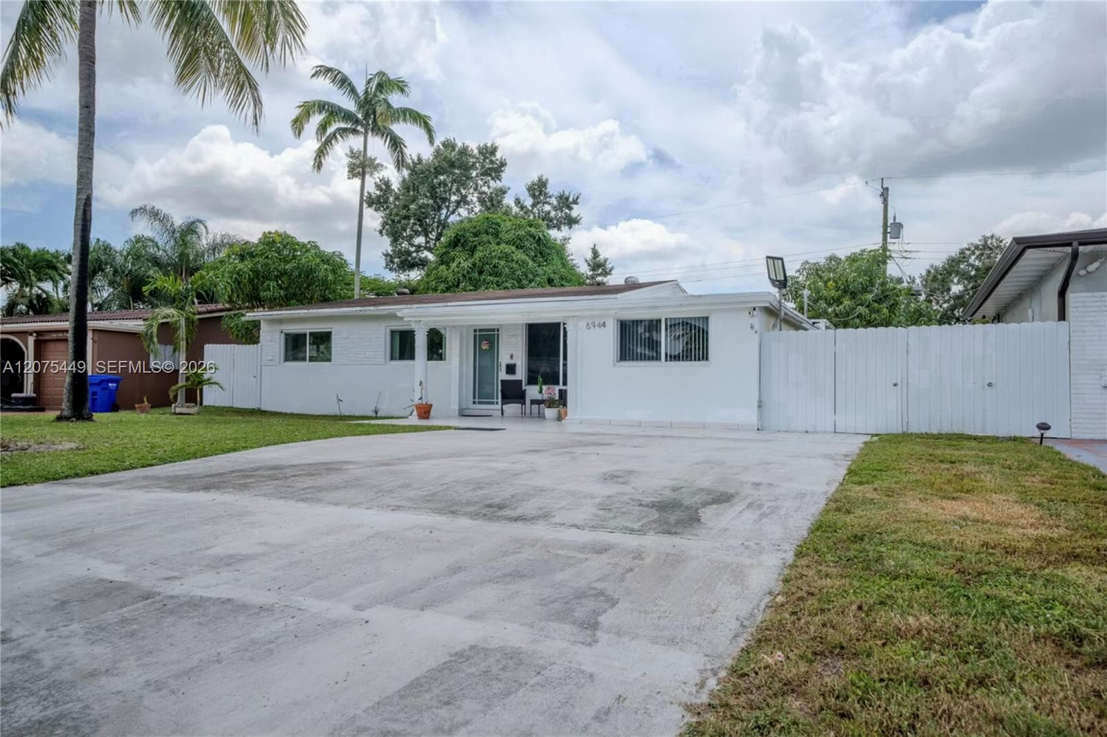 6944 SW 10th Ct, Pembroke Pines, FL 33023 — zdjęcie 2