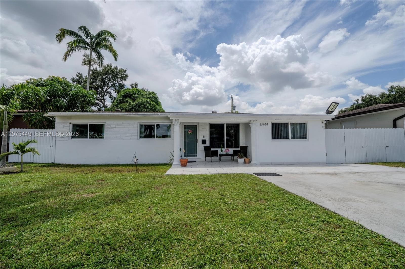 6944 SW 10th Ct, Pembroke Pines, FL 33023