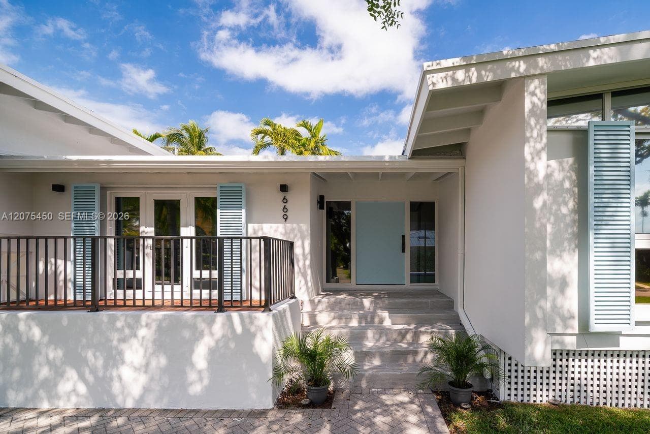 669 S Mashta Dr, Key Biscayne, FL 33149