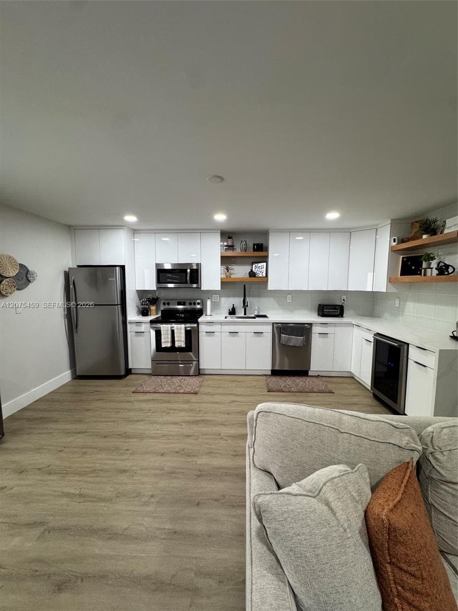 2420 Diana Dr # 402, Hallandale Beach, FL 33009 — zdjęcie 2