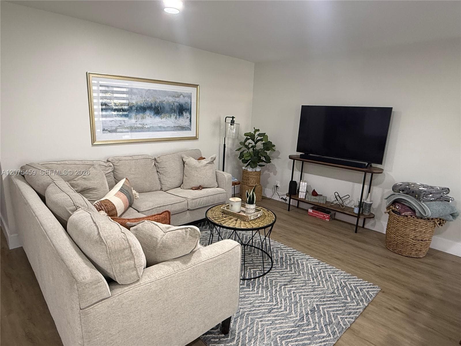 2420 Diana Dr # 402, Hallandale Beach, FL 33009 — zdjęcie 4