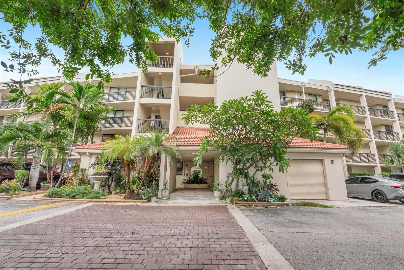 116 LAKE EMERALD Drive # 101, Oakland Park, FL 33309 — zdjęcie 2
