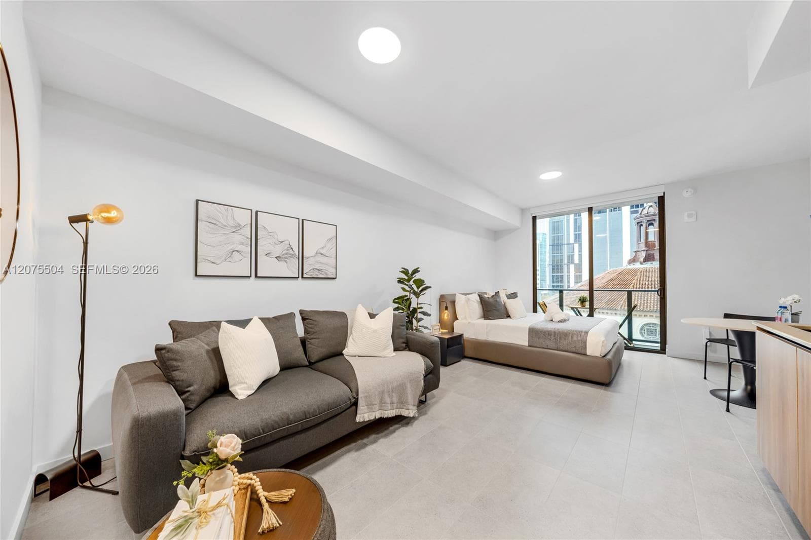 121 NE 5th St # 707, Miami, FL 33132
