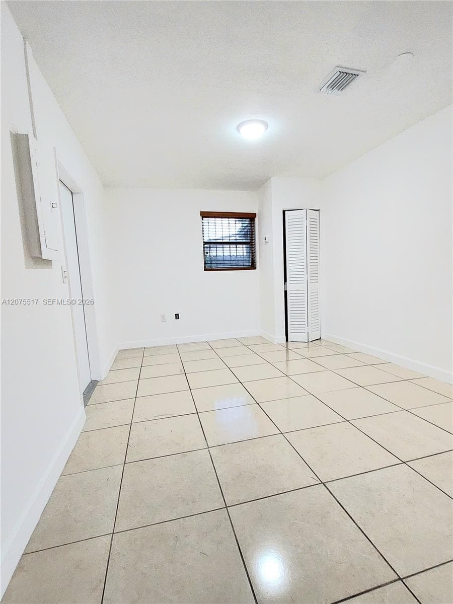 3941 E 9th Ln # 0, Hialeah, FL 33013 — zdjęcie 5