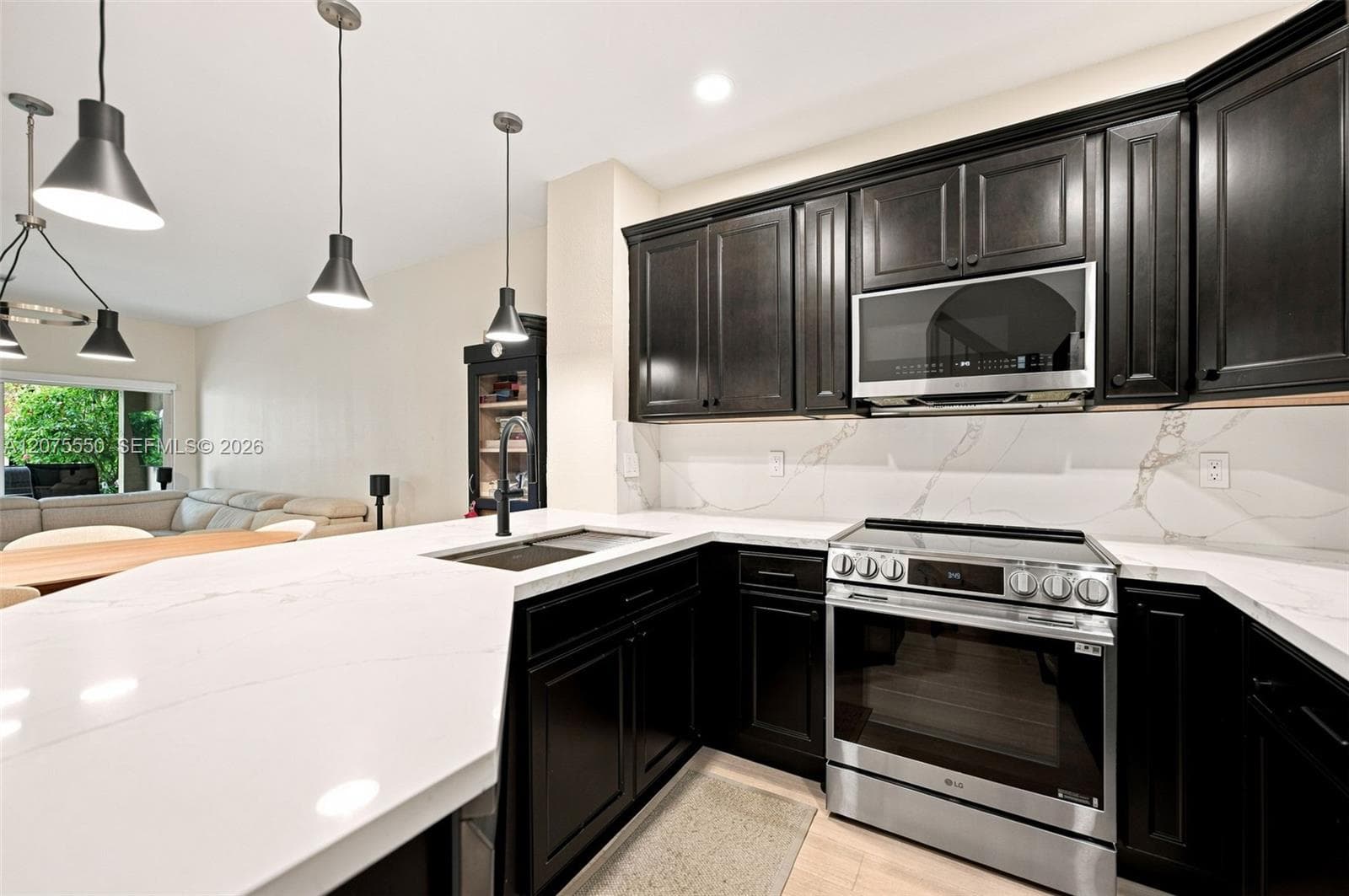 355 SW 121st Ave # 355, Pembroke Pines, FL 33025 — zdjęcie 3