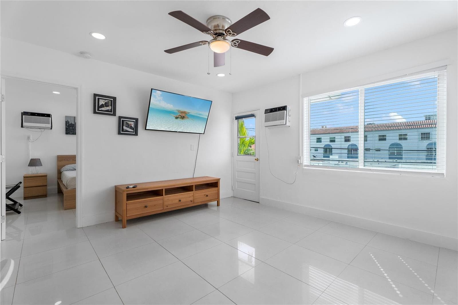 343 Van Buren Street # 3, Hollywood, FL 33019 — zdjęcie 2