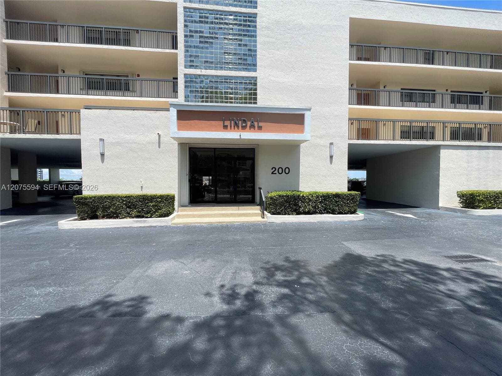 200 Golden Isles Dr # 401, Hallandale Beach, FL 33009 — zdjęcie 4