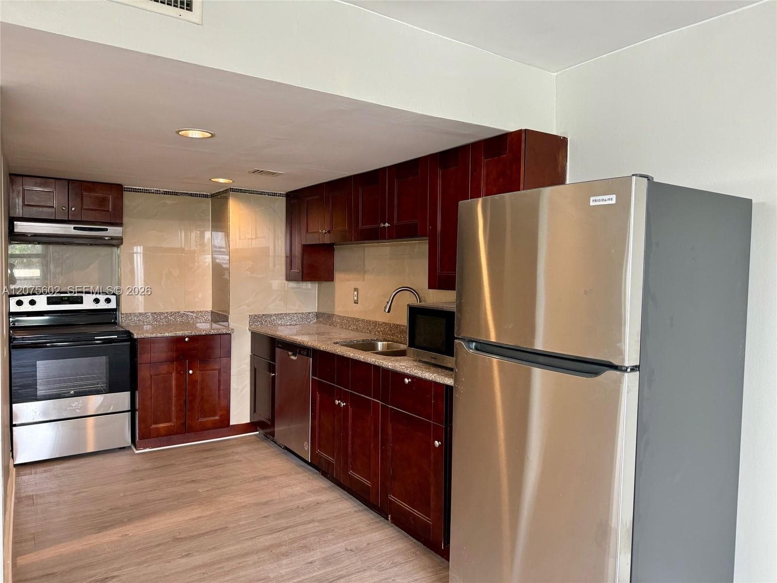 3702 NE 171st St # 15, North Miami Beach, FL 33160 — zdjęcie 4
