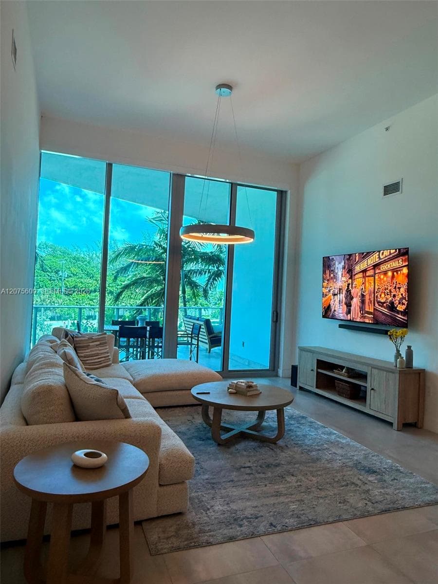 701 N Fort Lauderdale Beach Blvd # 214, Fort Lauderdale, FL 33304