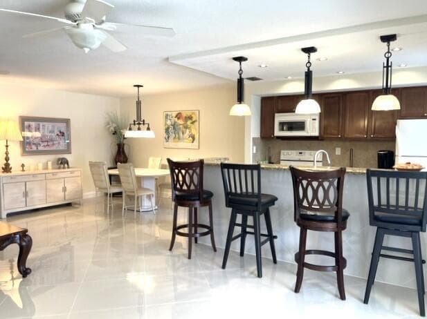 1315 HIGH POINT Way SE # B, Delray Beach, FL 33445