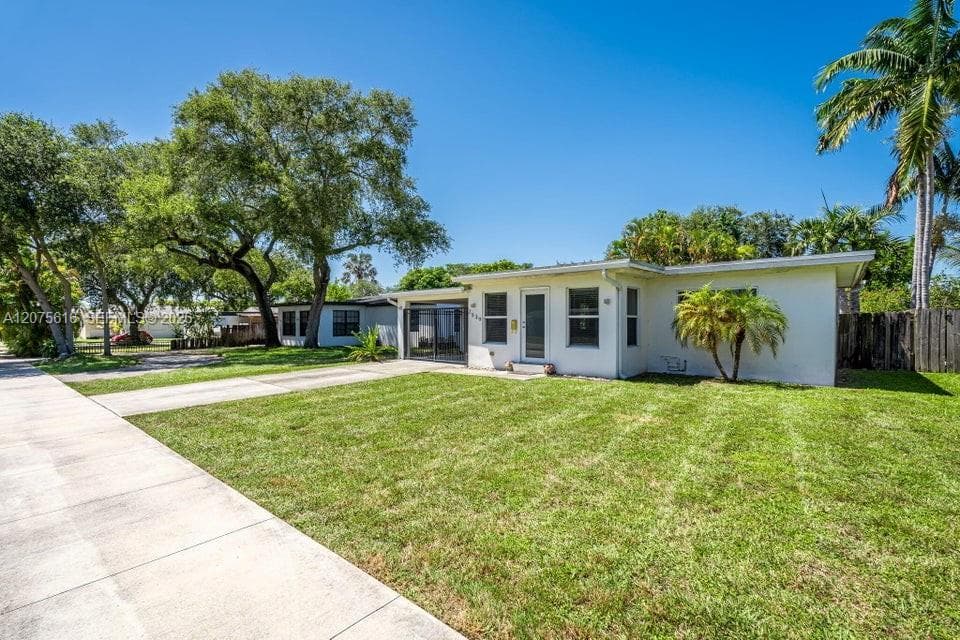 2539 Coolidge St, Hollywood, FL 33020