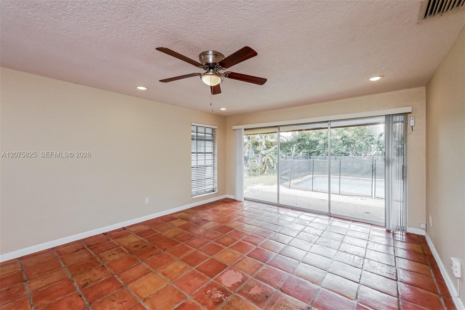 7518 NW 42nd Dr, Coral Springs, FL 33065 — zdjęcie 2