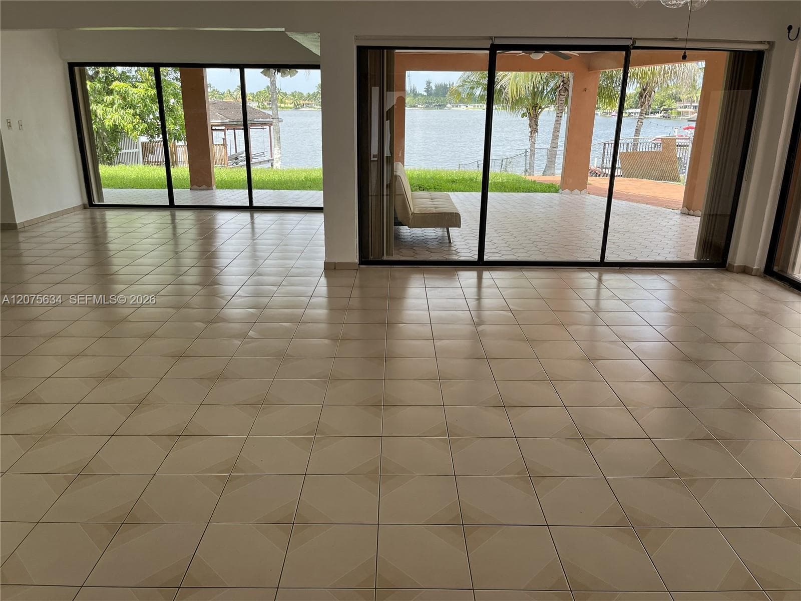18105 NW 81st Ct, Hialeah, FL 33015 — zdjęcie 3