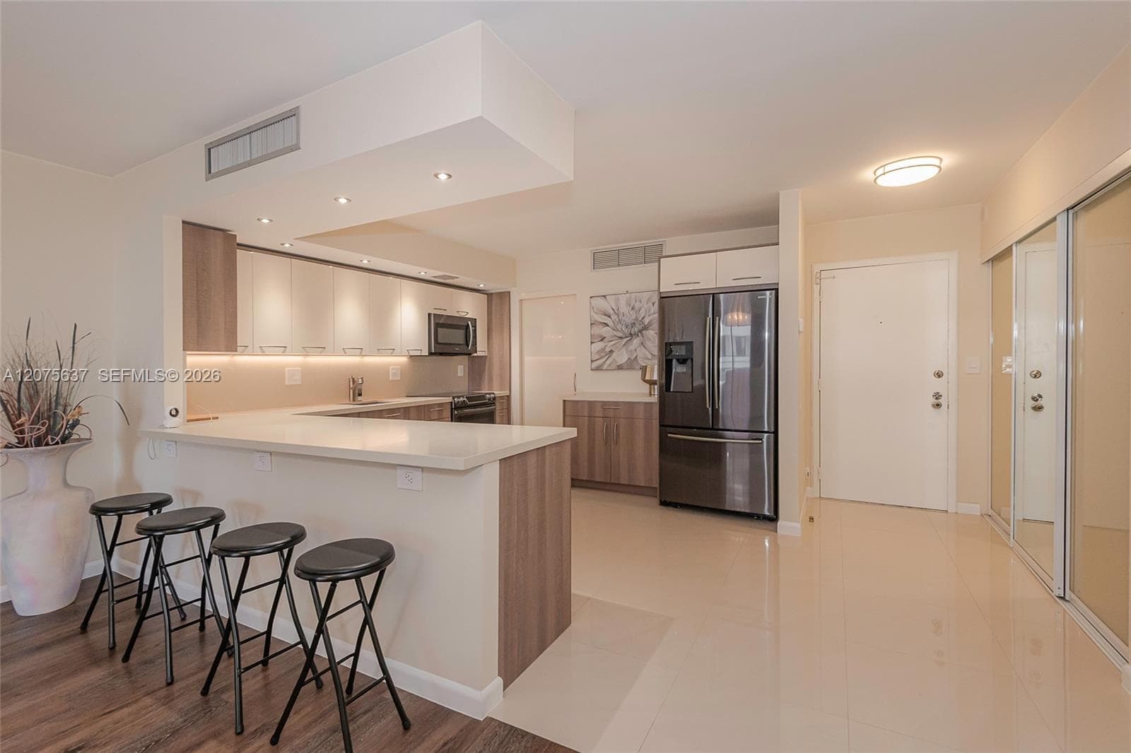 600 Three Islands Blvd # 521, Hallandale Beach, FL 33009 — zdjęcie 2