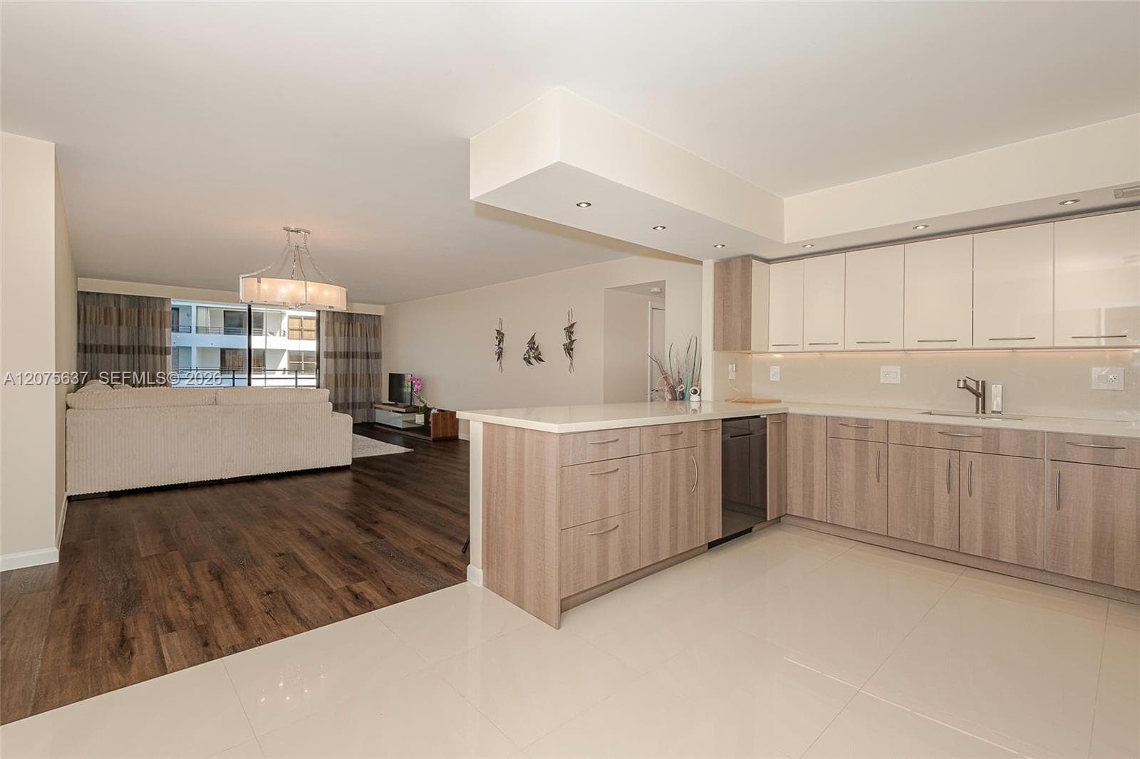 600 Three Islands Blvd # 521, Hallandale Beach, FL 33009 — zdjęcie 3