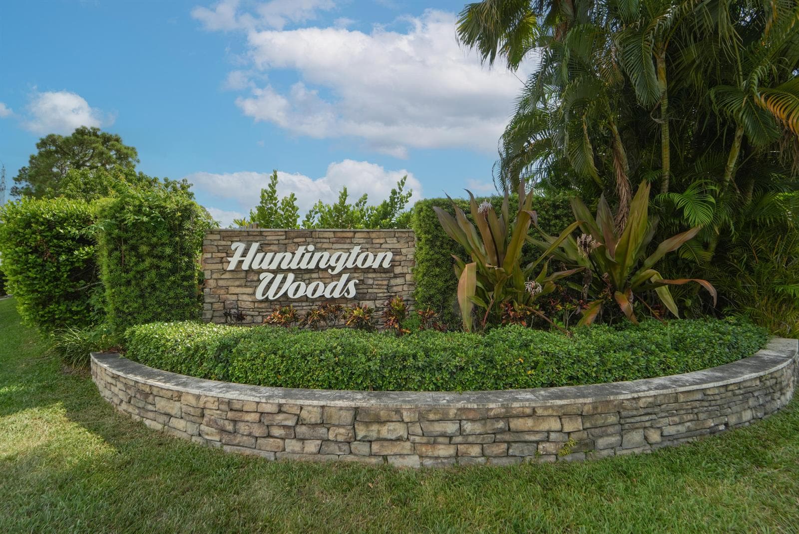 217 PARKWOOD Drive S, Royal Palm Beach, FL 33411 — zdjęcie 2