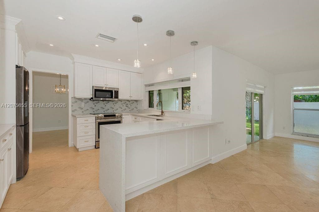 6931 Loch Ness Dr, Miami Lakes, FL 33014 — zdjęcie 4