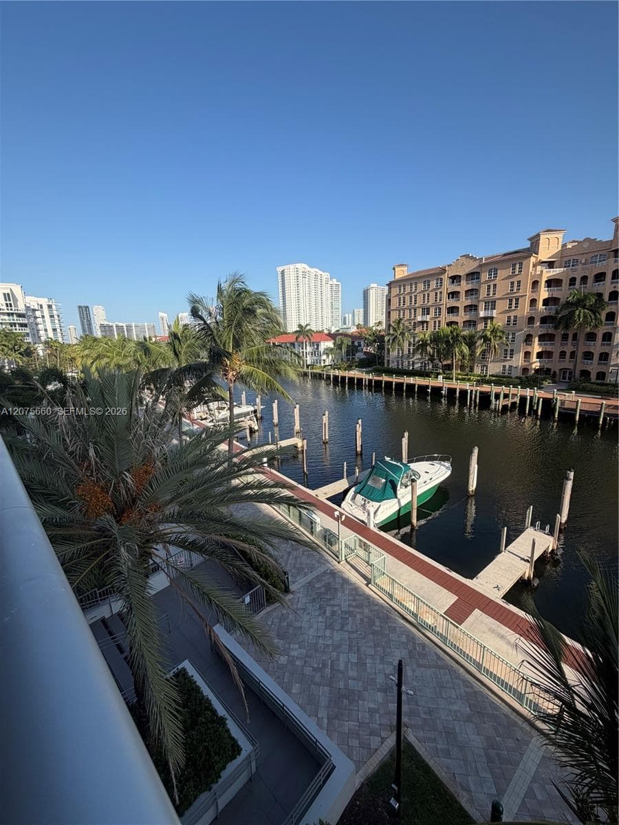 2950 NE 188th St # 325, Aventura, FL 33180 — zdjęcie 3