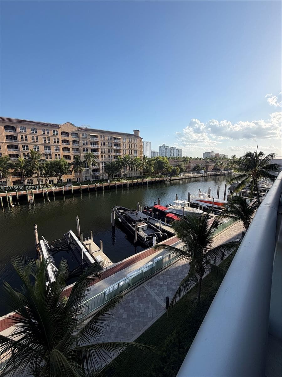 2950 NE 188th St # 325, Aventura, FL 33180 — zdjęcie 4