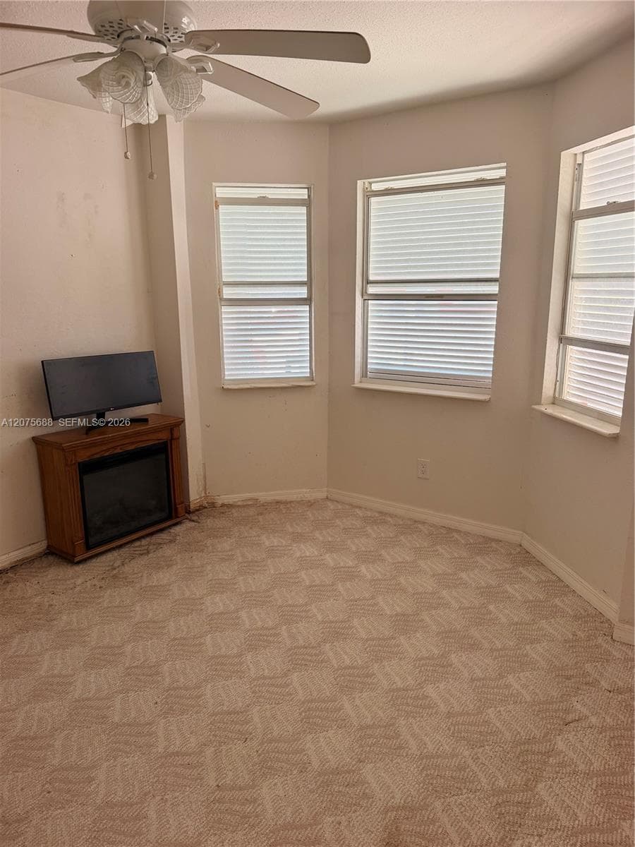 921 Redwood St, Daytona, FL 32117 — zdjęcie 2