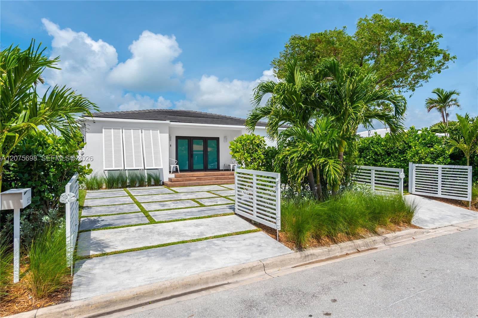 8834 Abbott Ave, Surfside, FL 33154 — zdjęcie 2