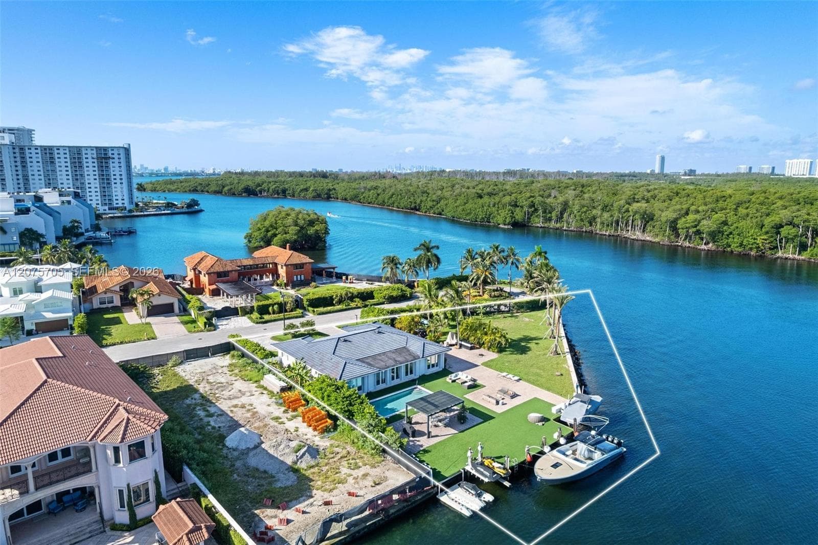 333 Atlantic Ave, Sunny Isles Beach, FL 33160 — zdjęcie 2
