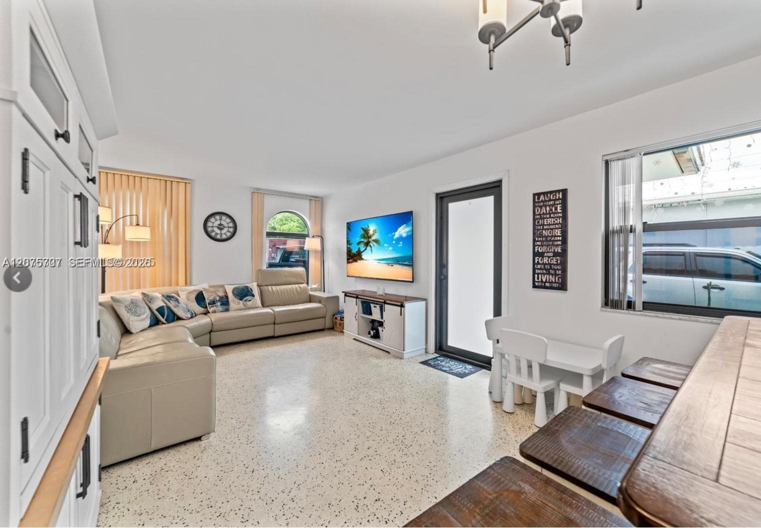 1136 NW 34th Ave # Main, Miami, FL 33125 — zdjęcie 3